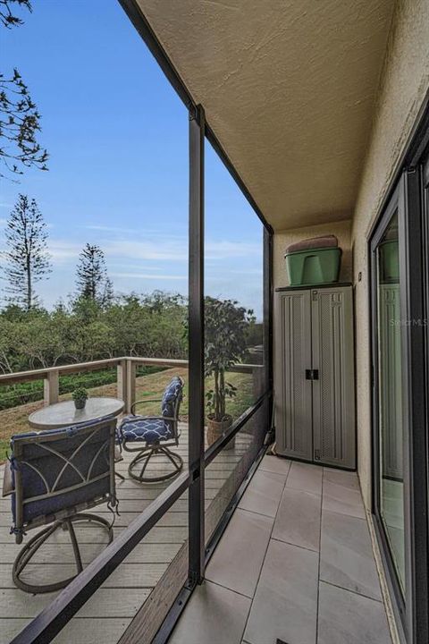 For Sale: $349,900 (2 beds, 2 baths, 1070 Square Feet)