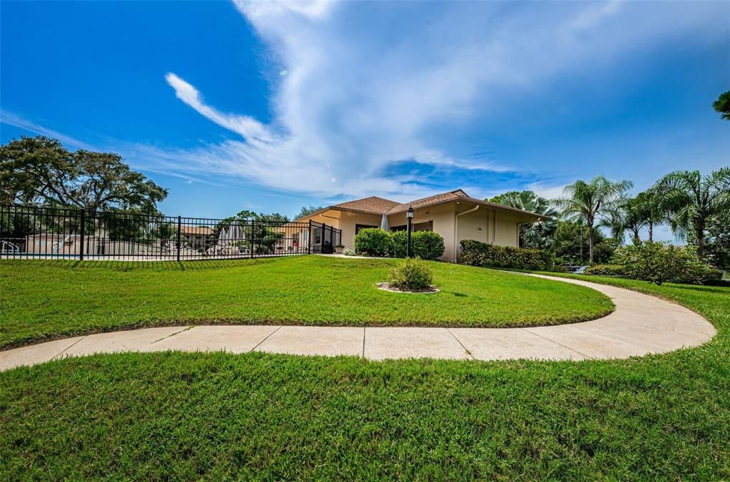 For Sale: $349,900 (2 beds, 2 baths, 1070 Square Feet)