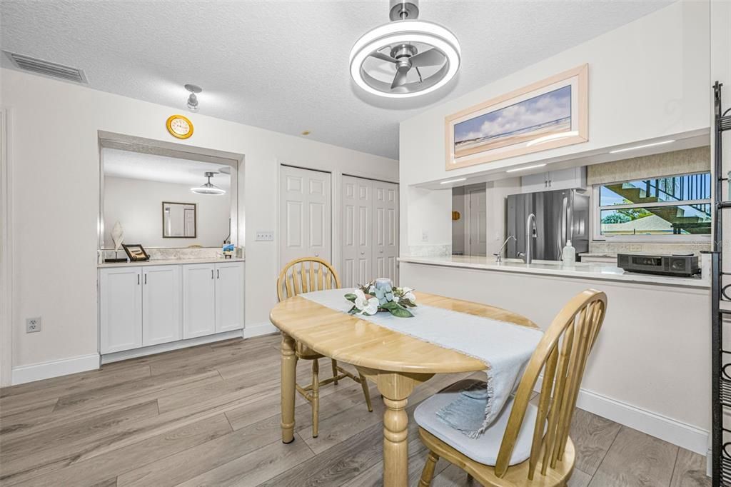For Sale: $349,900 (2 beds, 2 baths, 1070 Square Feet)