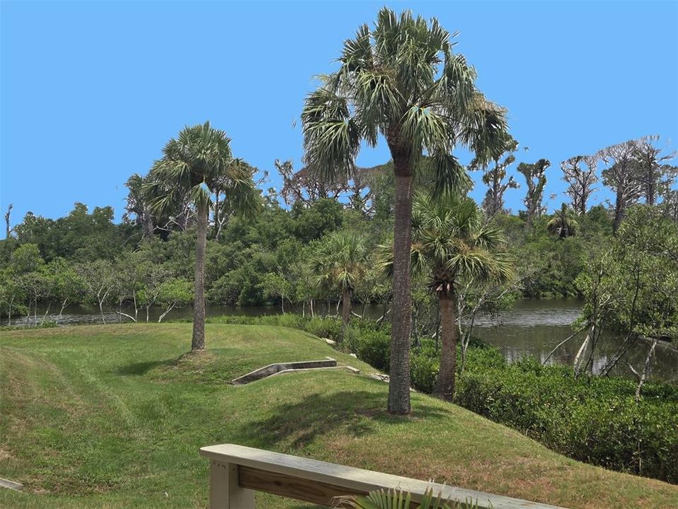 For Sale: $349,900 (2 beds, 2 baths, 1070 Square Feet)