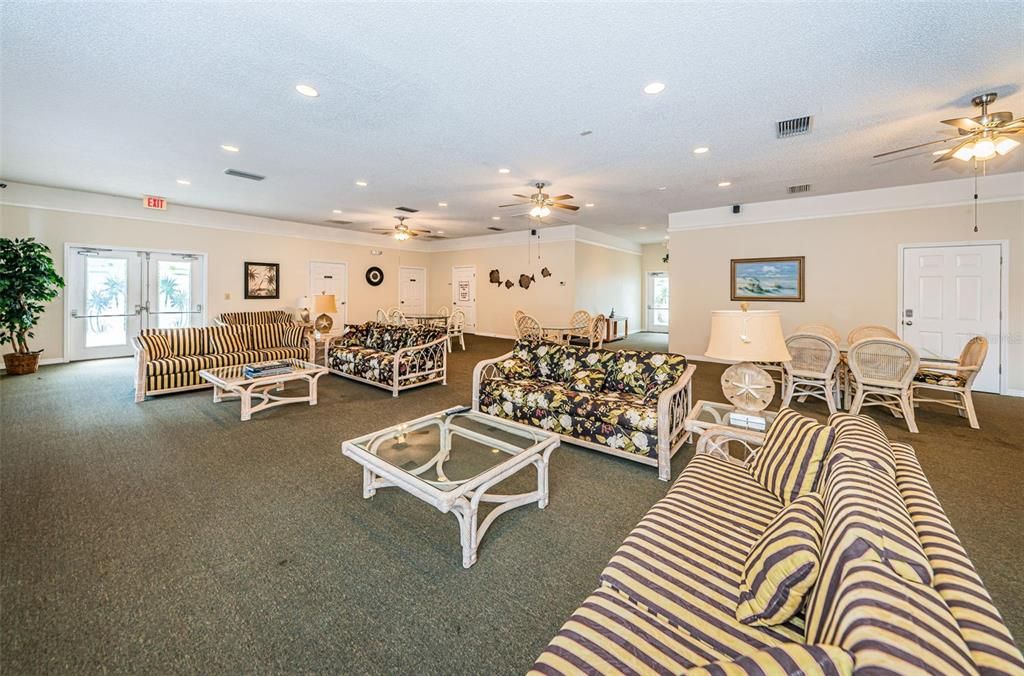 For Sale: $349,900 (2 beds, 2 baths, 1070 Square Feet)