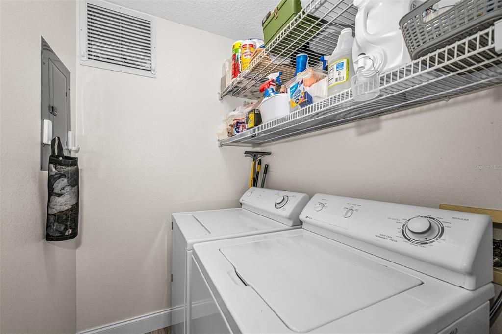 For Sale: $349,900 (2 beds, 2 baths, 1070 Square Feet)