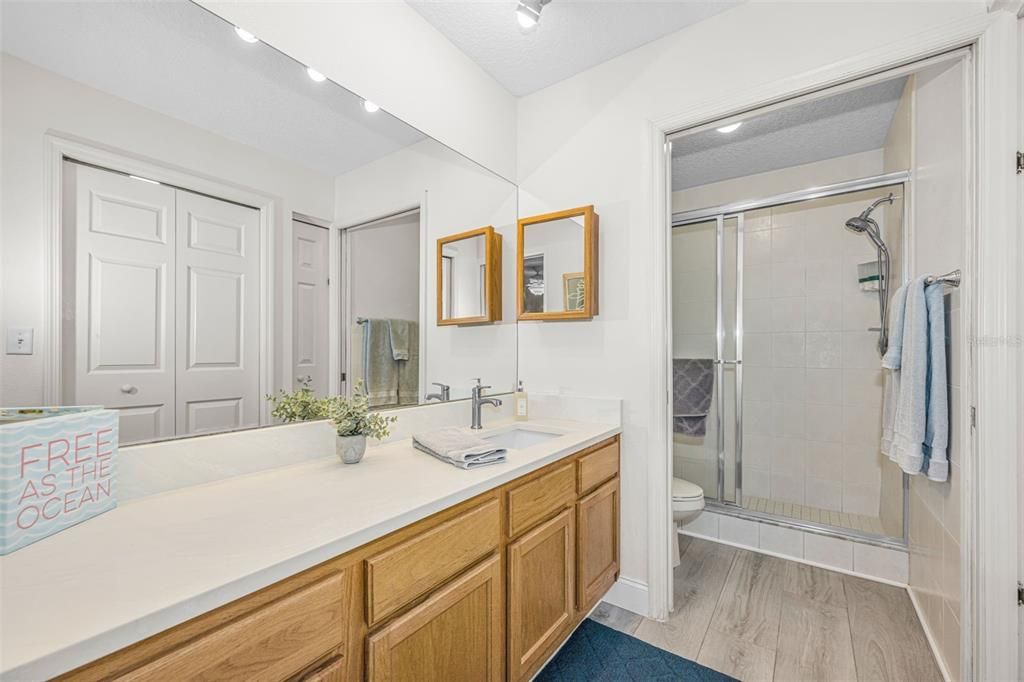 For Sale: $349,900 (2 beds, 2 baths, 1070 Square Feet)