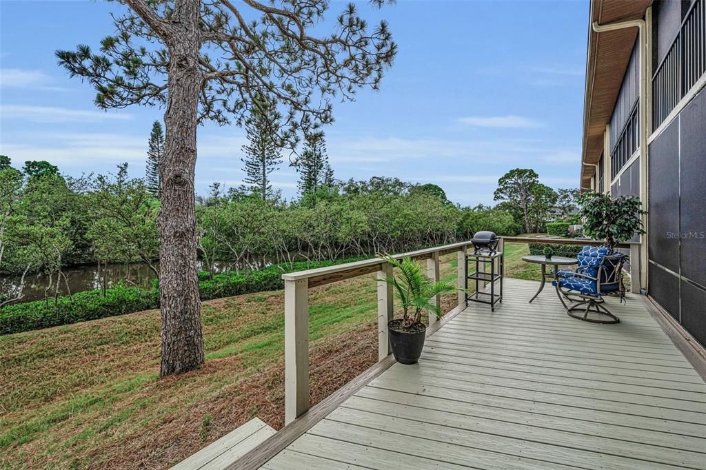 For Sale: $349,900 (2 beds, 2 baths, 1070 Square Feet)