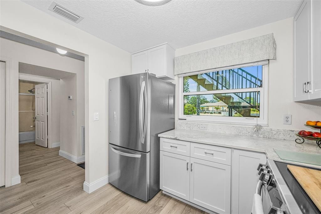 For Sale: $349,900 (2 beds, 2 baths, 1070 Square Feet)