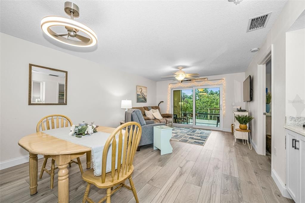 For Sale: $349,900 (2 beds, 2 baths, 1070 Square Feet)