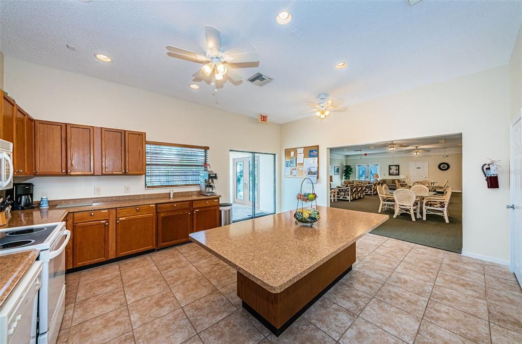 For Sale: $349,900 (2 beds, 2 baths, 1070 Square Feet)