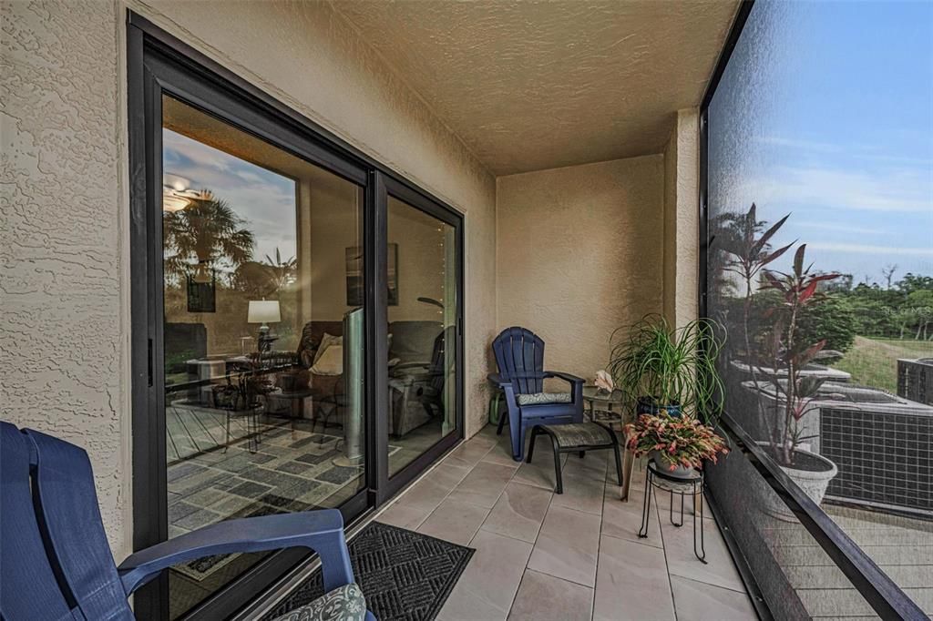 For Sale: $349,900 (2 beds, 2 baths, 1070 Square Feet)