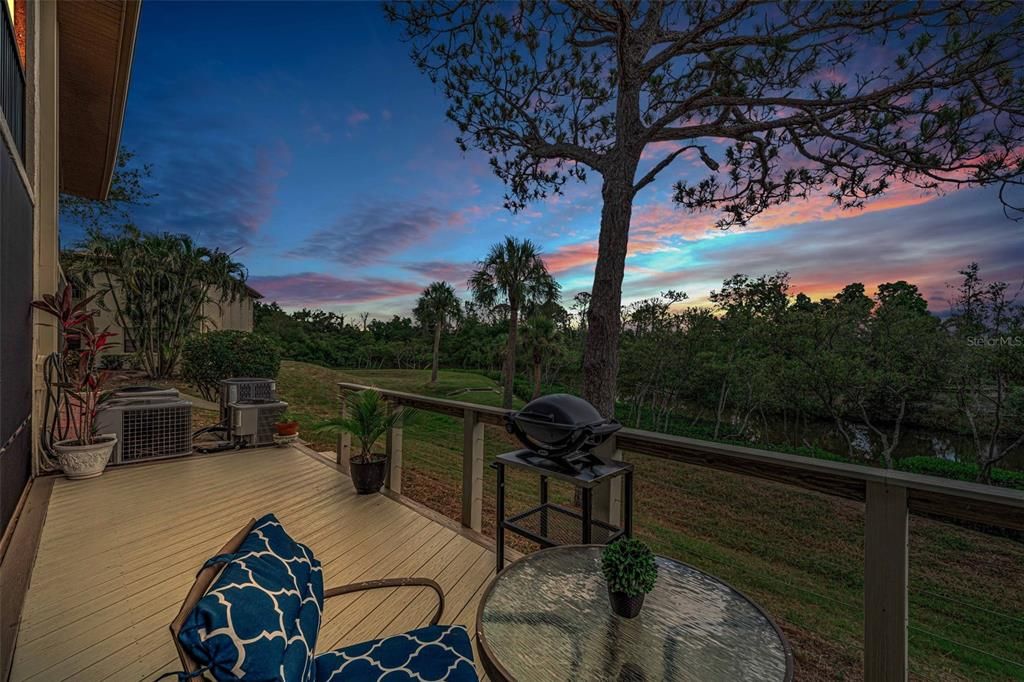 For Sale: $349,900 (2 beds, 2 baths, 1070 Square Feet)