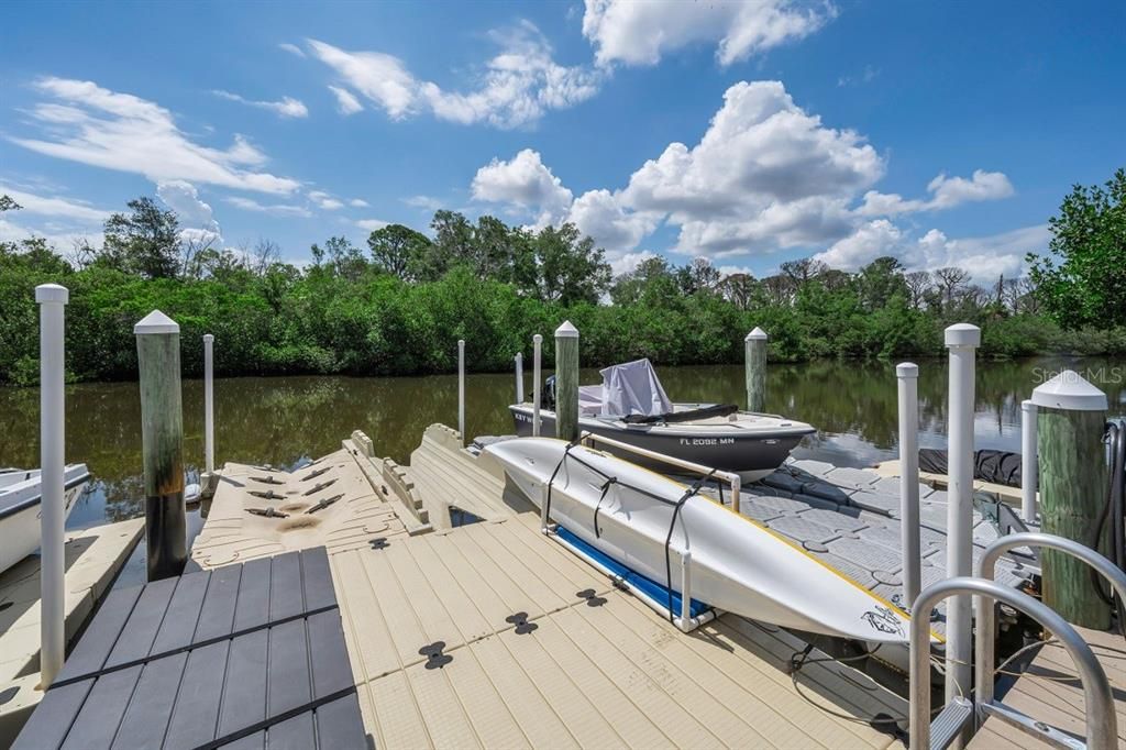 For Sale: $349,900 (2 beds, 2 baths, 1070 Square Feet)