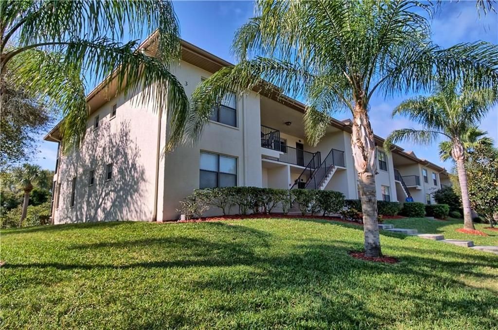 For Sale: $349,900 (2 beds, 2 baths, 1070 Square Feet)