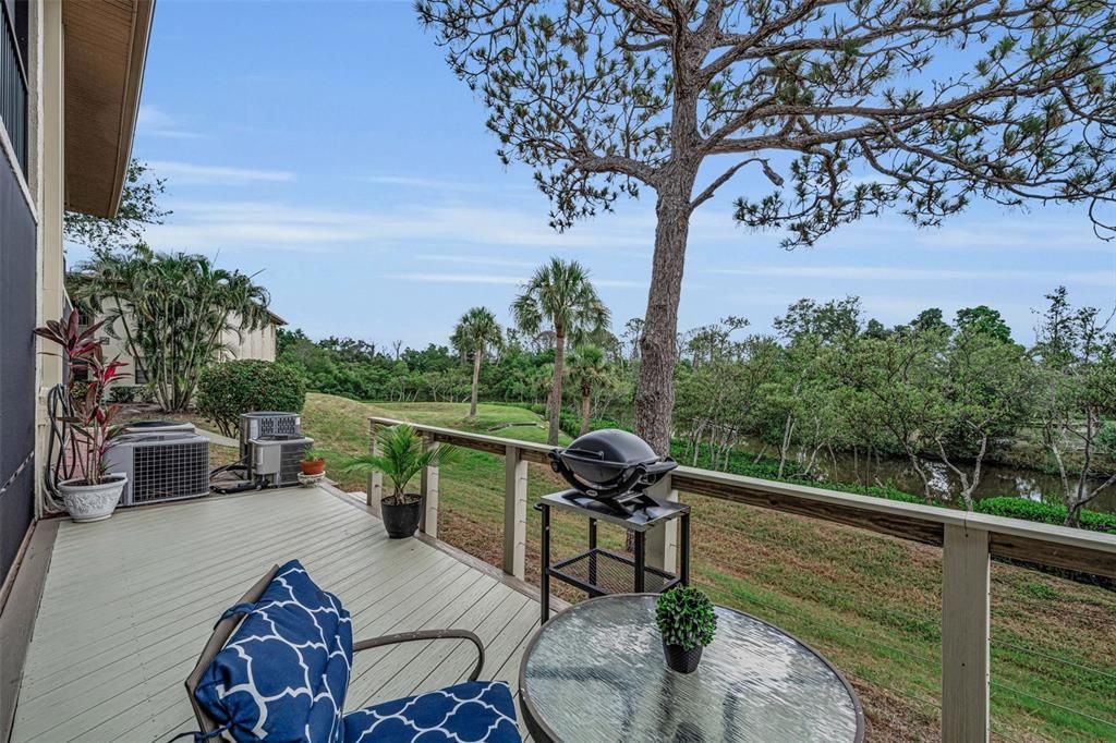 For Sale: $349,900 (2 beds, 2 baths, 1070 Square Feet)