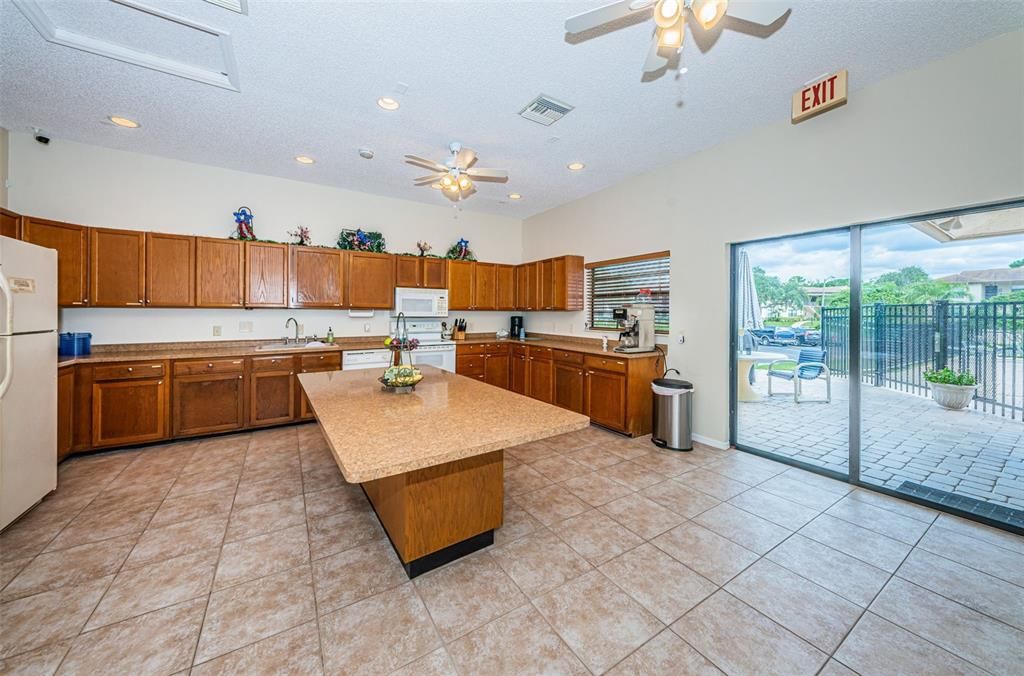 For Sale: $349,900 (2 beds, 2 baths, 1070 Square Feet)