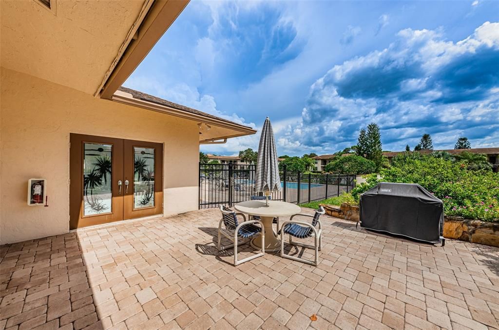For Sale: $349,900 (2 beds, 2 baths, 1070 Square Feet)