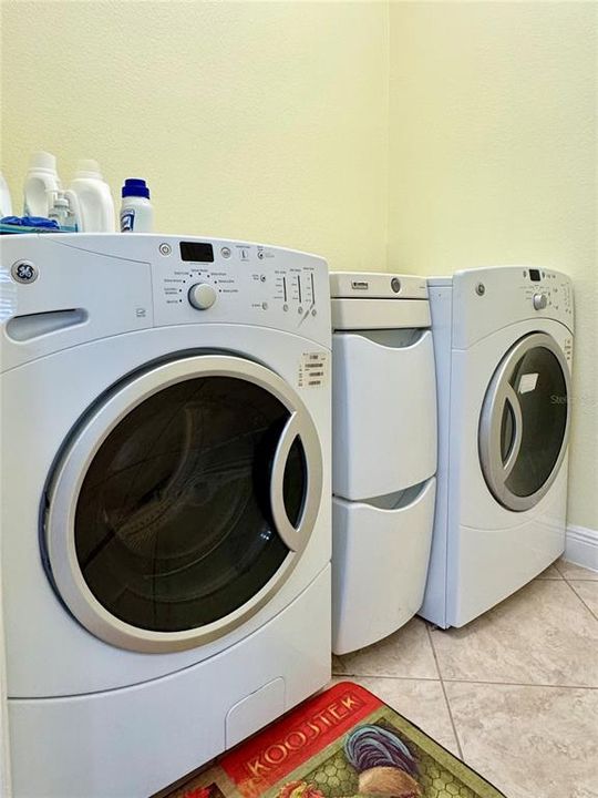 На продажу: $479,900 (3 спален, 2 ванн, 2171 Квадратных фут)