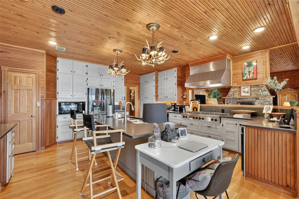 For Sale: $2,500,000 (4 beds, 3 baths, 3271 Square Feet)
