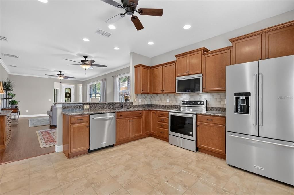 For Sale: $264,000 (2 beds, 2 baths, 1437 Square Feet)
