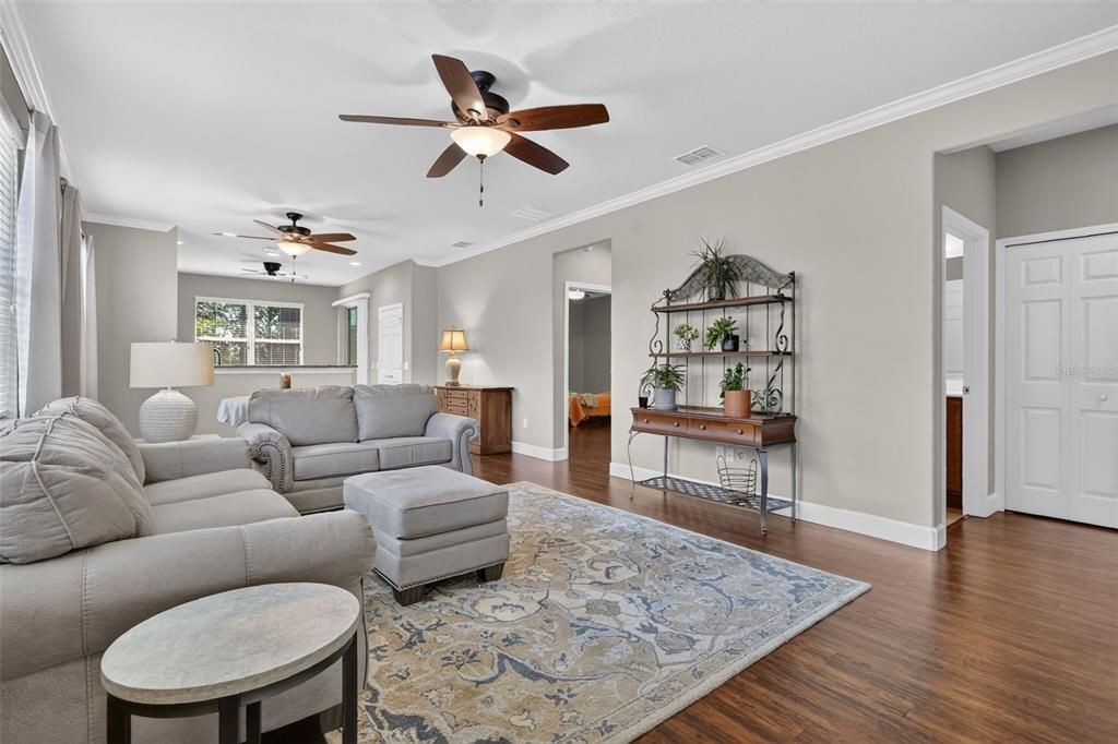 For Sale: $264,000 (2 beds, 2 baths, 1437 Square Feet)
