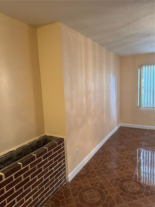 For Rent: $2,000 (3 beds, 2 baths, 1414 Square Feet)