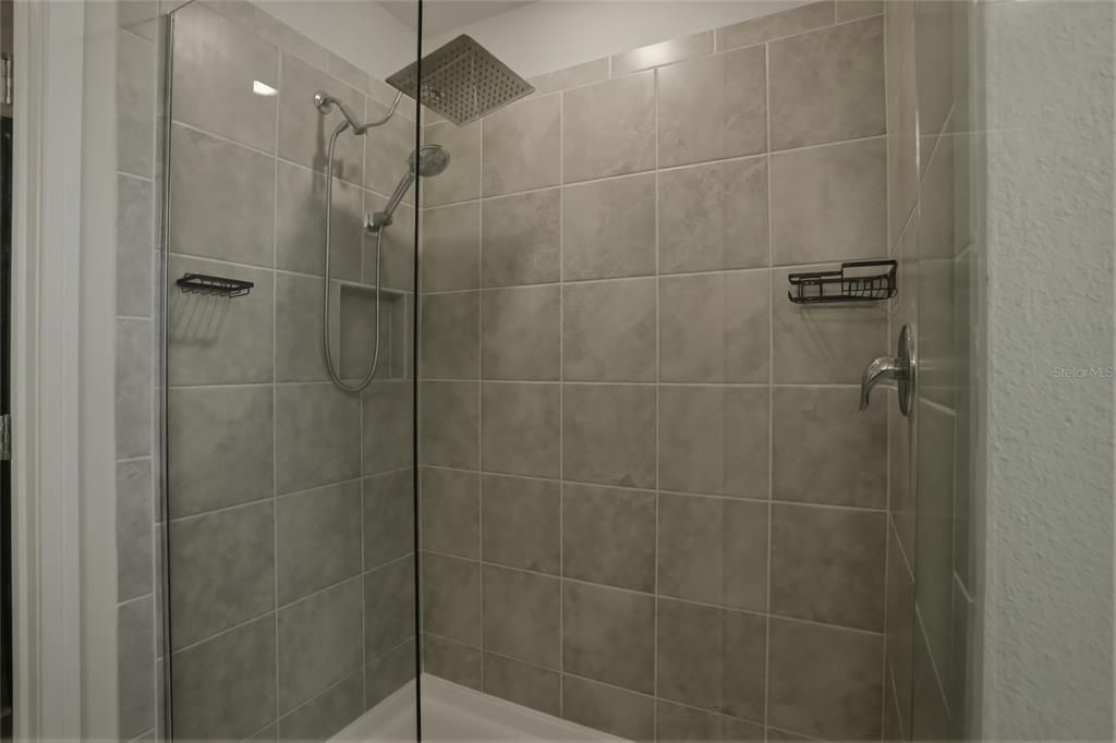 For Sale: $420,000 (4 beds, 3 baths, 1992 Square Feet)