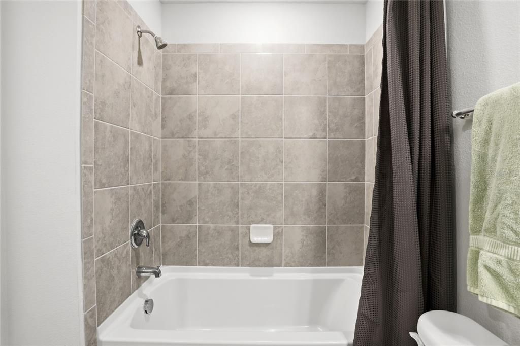 For Sale: $420,000 (4 beds, 3 baths, 1992 Square Feet)