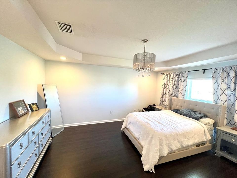 For Rent: $2,500 (3 beds, 2 baths, 1666 Square Feet)