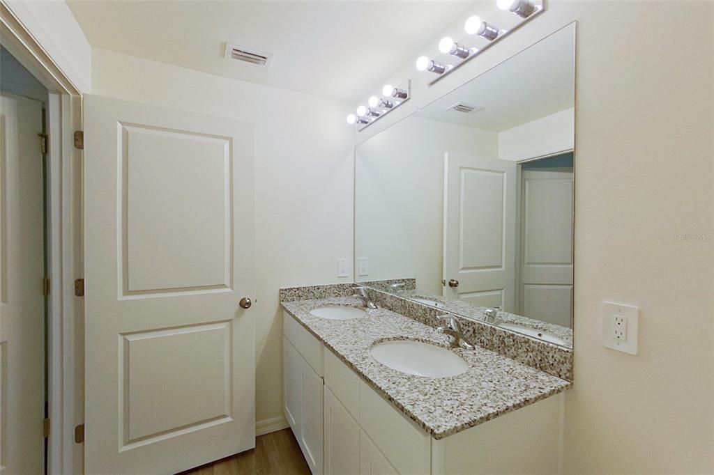 В аренду: $1,845 (4 спален, 2 ванн, 1650 Квадратных фут)