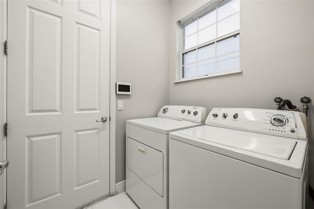 For Sale: $750,000 (5 beds, 2 baths, 2366 Square Feet)
