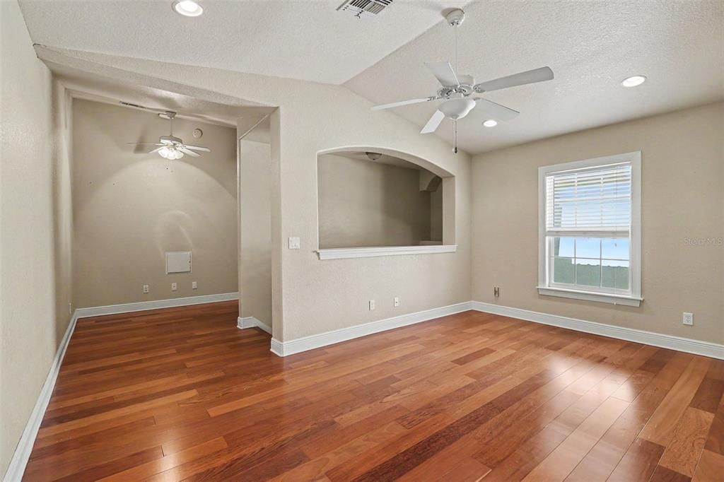 For Sale: $334,900 (3 beds, 2 baths, 1752 Square Feet)