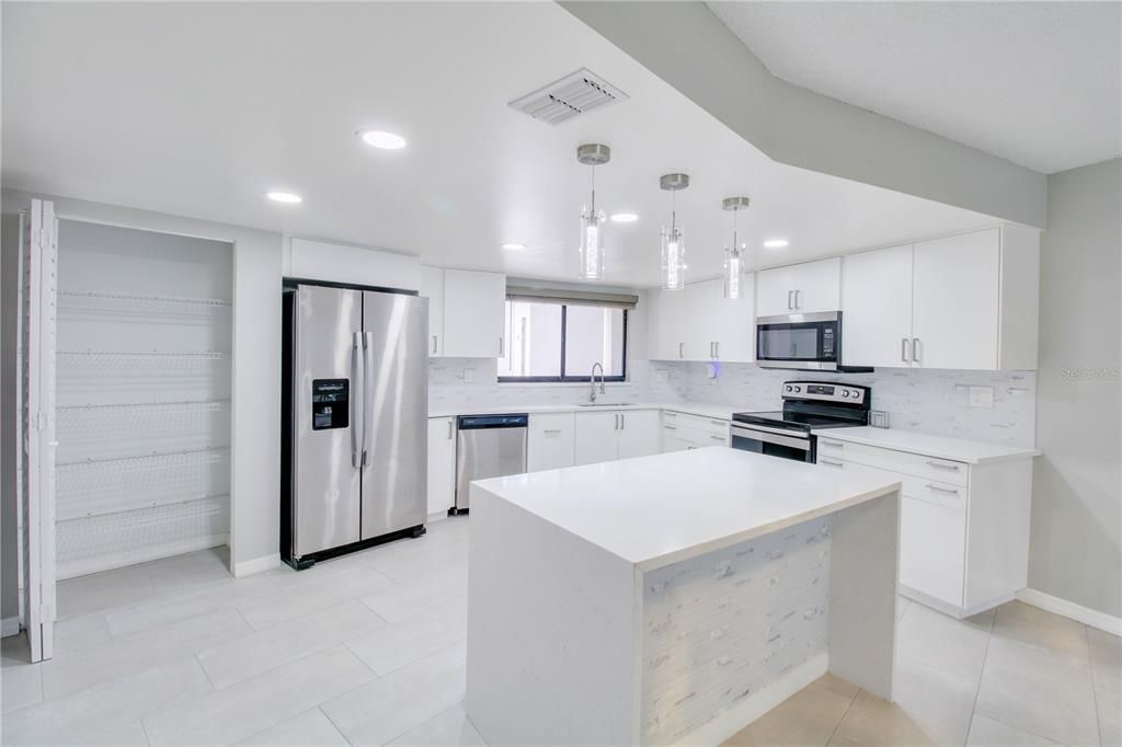 В аренду: $1,695 (2 спален, 2 ванн, 1001 Квадратных фут)