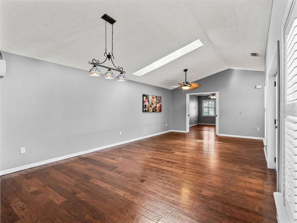 En Venta: $310,000 (3 camas, 2 baños, 1749 Pies cuadrados)