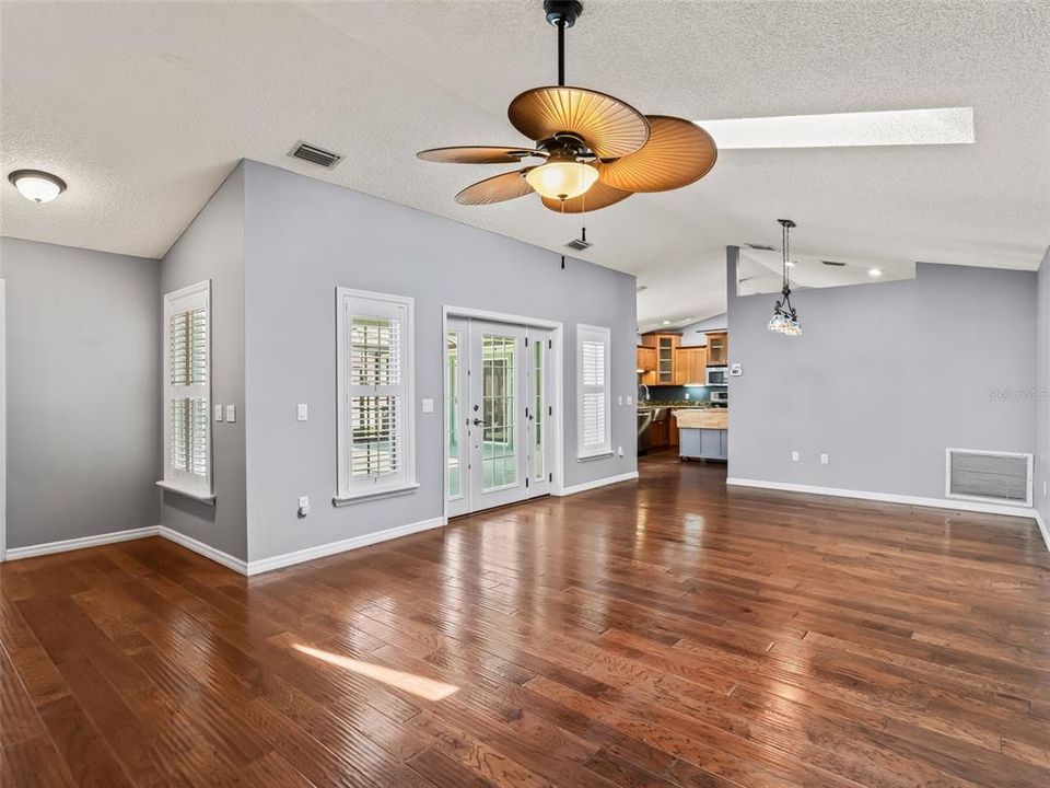 En Venta: $310,000 (3 camas, 2 baños, 1749 Pies cuadrados)
