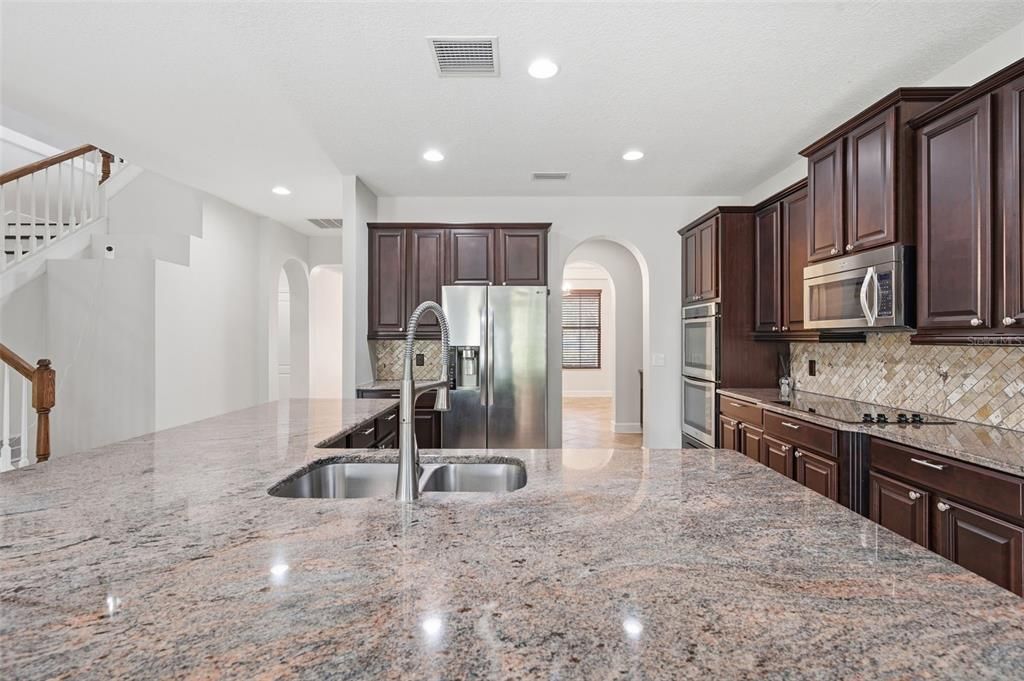 На продажу: $649,900 (4 спален, 2 ванн, 3117 Квадратных фут)