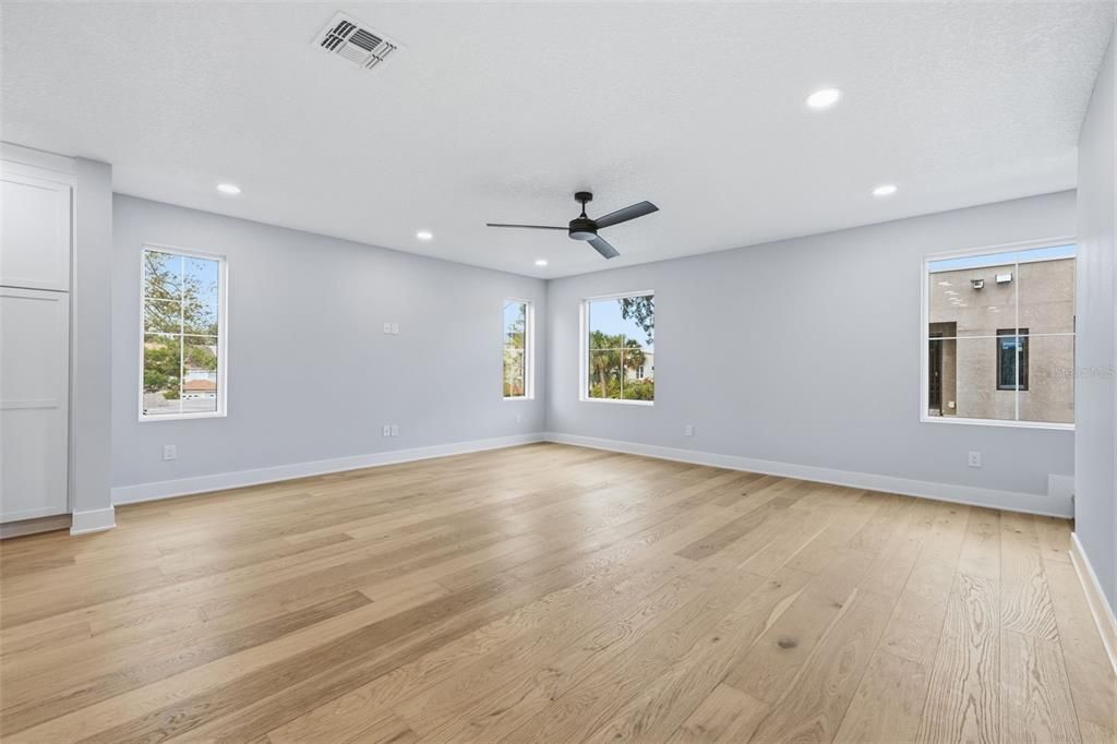 For Rent: $5,800 (4 beds, 4 baths, 2480 Square Feet)