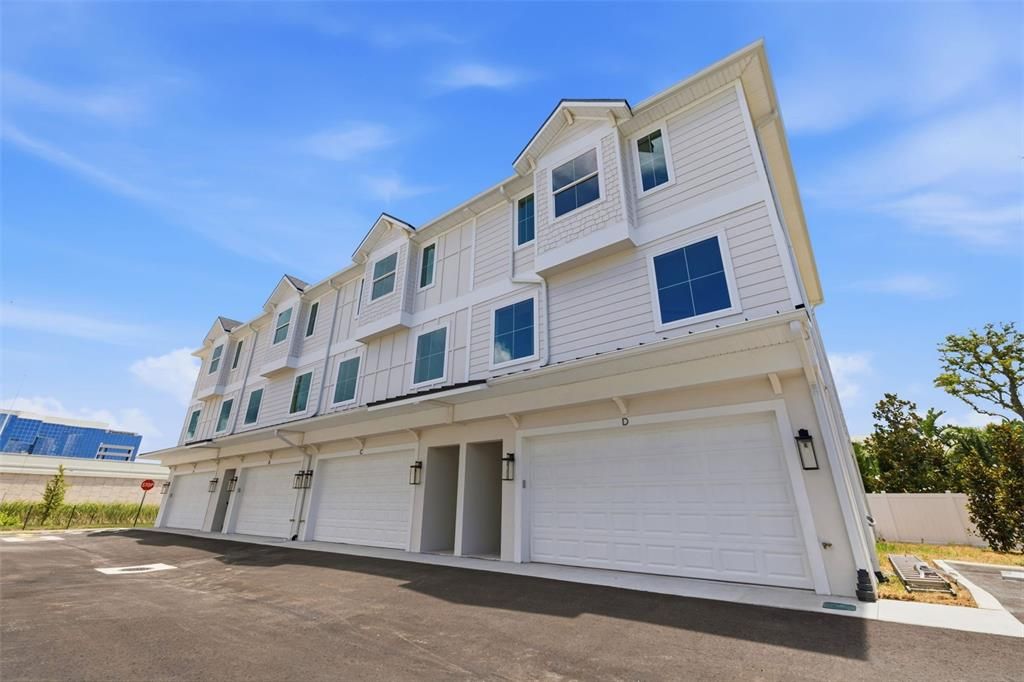 For Rent: $5,800 (4 beds, 4 baths, 2480 Square Feet)