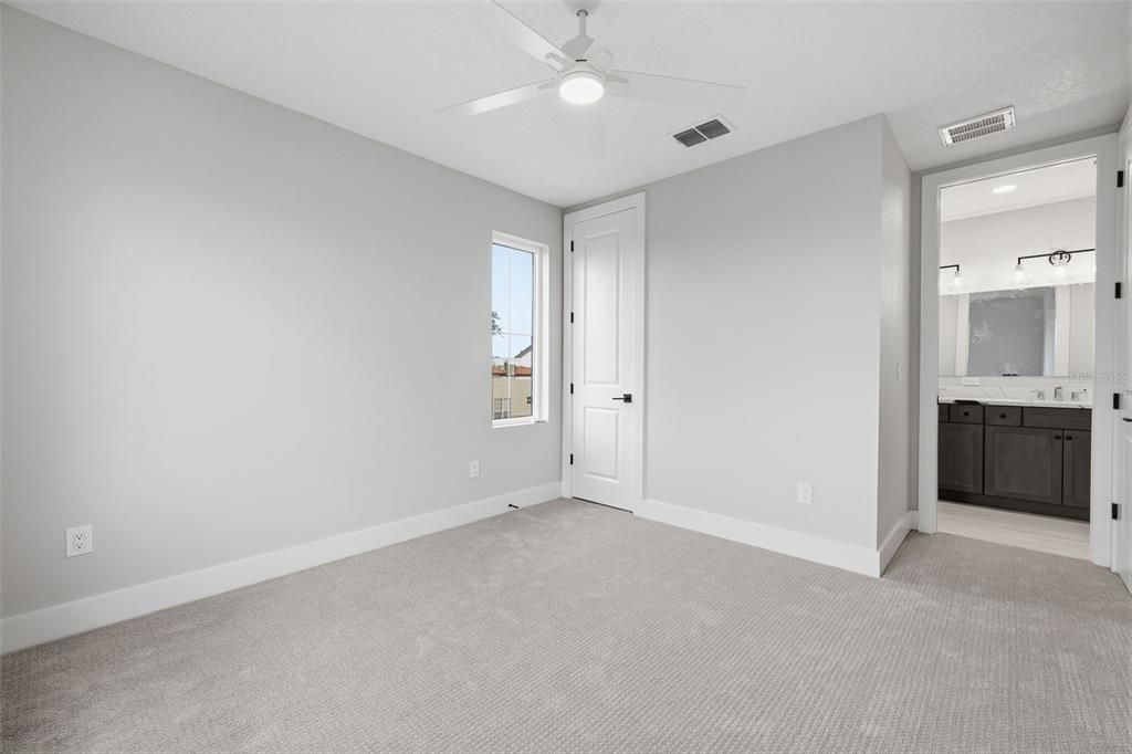 For Rent: $5,800 (4 beds, 4 baths, 2480 Square Feet)