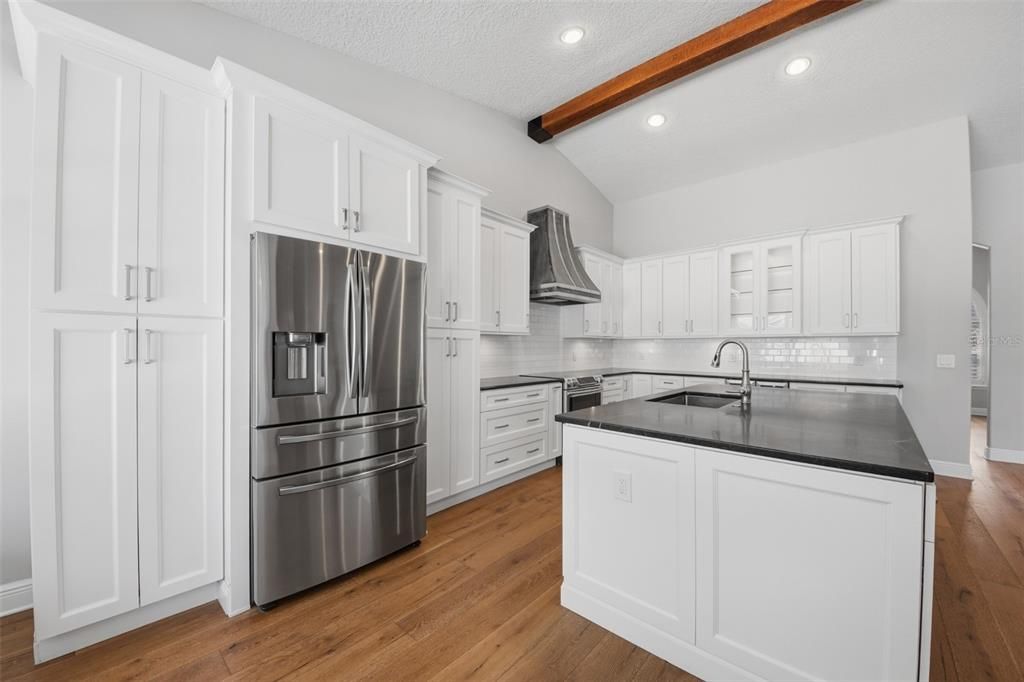 En Venta: $935,000 (4 camas, 3 baños, 2582 Pies cuadrados)