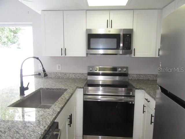 For Sale: $150,000 (2 beds, 1 baths, 936 Square Feet)
