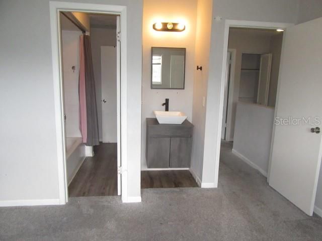 For Sale: $150,000 (2 beds, 1 baths, 936 Square Feet)