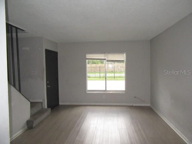 For Sale: $150,000 (2 beds, 1 baths, 936 Square Feet)