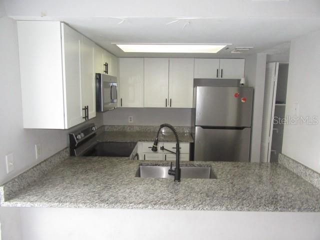 For Sale: $150,000 (2 beds, 1 baths, 936 Square Feet)