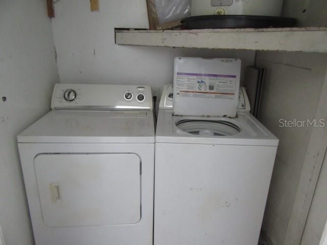 For Sale: $150,000 (2 beds, 1 baths, 936 Square Feet)
