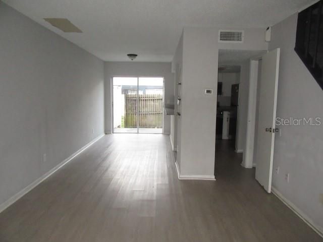 For Sale: $150,000 (2 beds, 1 baths, 936 Square Feet)