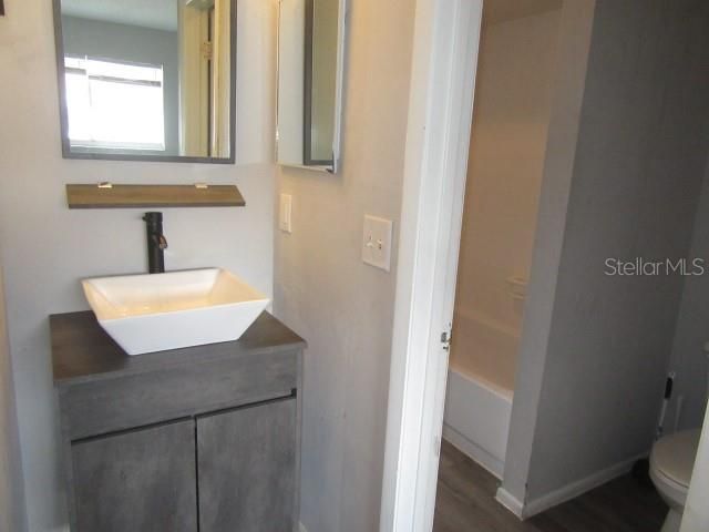 For Sale: $150,000 (2 beds, 1 baths, 936 Square Feet)