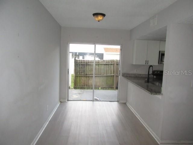 For Sale: $150,000 (2 beds, 1 baths, 936 Square Feet)