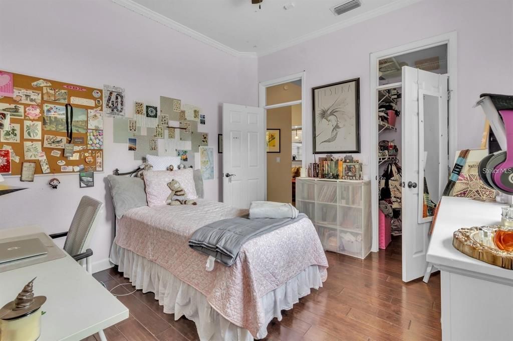 For Sale: $869,000 (5 beds, 4 baths, 4060 Square Feet)