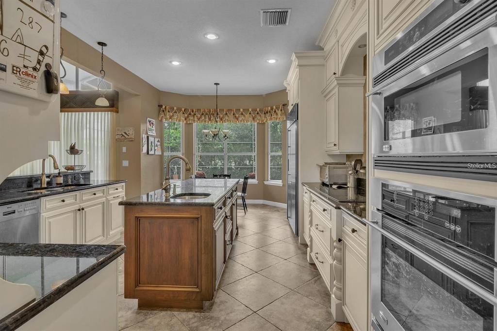 For Sale: $869,000 (5 beds, 4 baths, 4060 Square Feet)