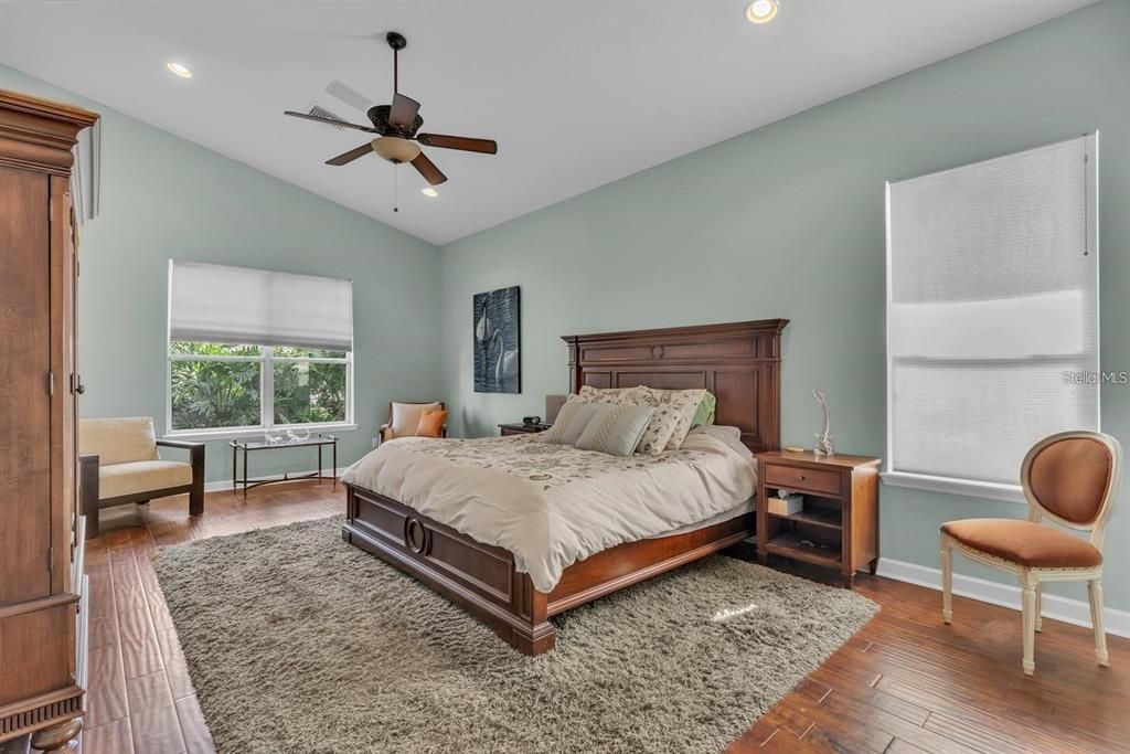 For Sale: $869,000 (5 beds, 4 baths, 4060 Square Feet)