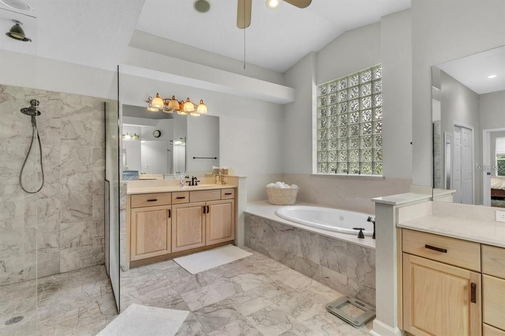 For Sale: $869,000 (5 beds, 4 baths, 4060 Square Feet)