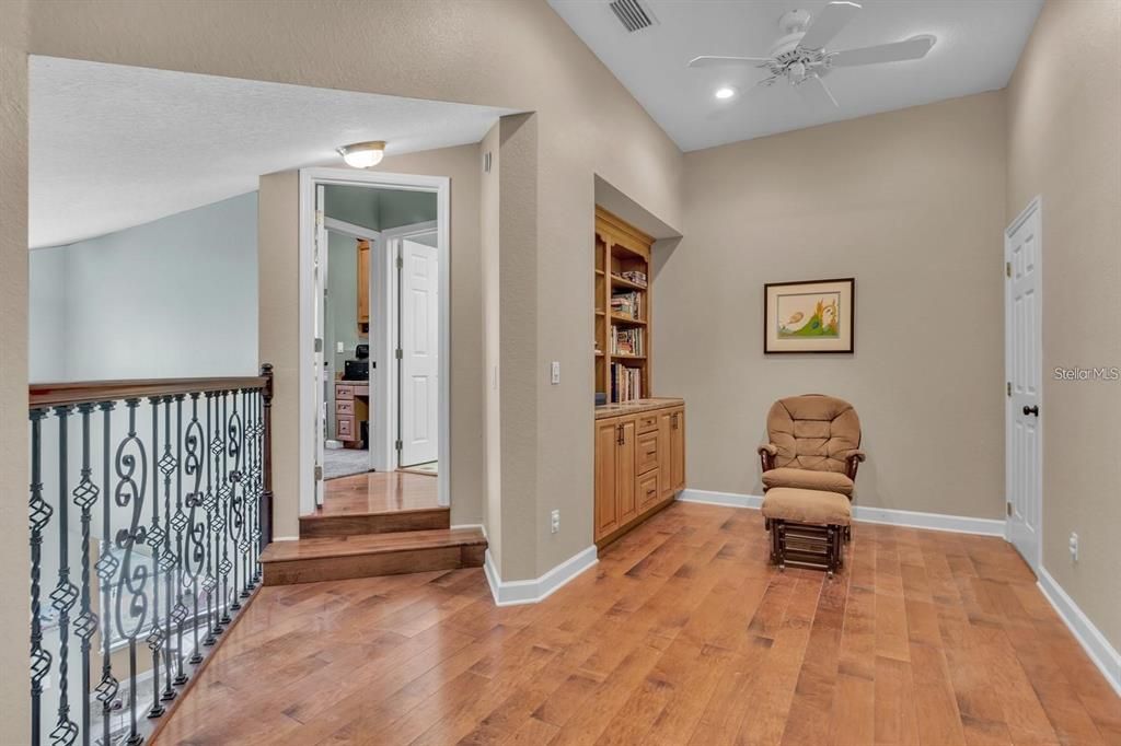 For Sale: $869,000 (5 beds, 4 baths, 4060 Square Feet)